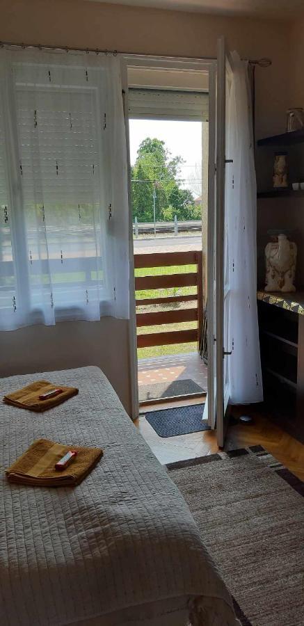 Rosy Apartman Apartment Vonyarcvashegy Bagian luar foto