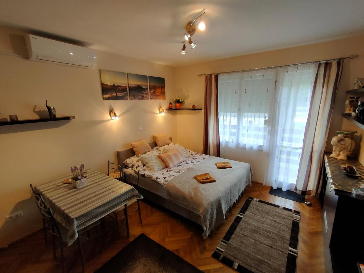 Rosy Apartman Apartment Vonyarcvashegy Bagian luar foto
