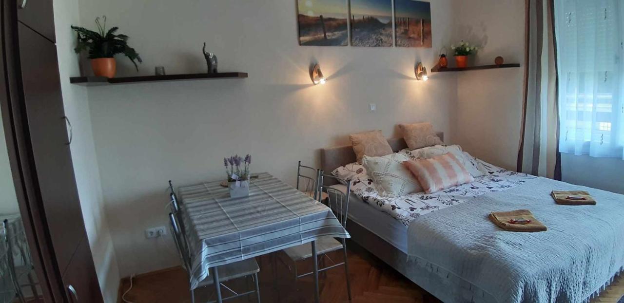 Rosy Apartman Apartment Vonyarcvashegy Bagian luar foto