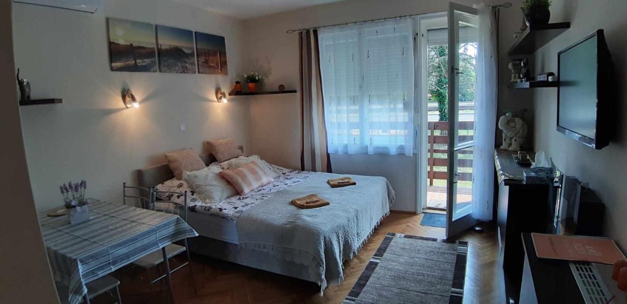 Rosy Apartman Apartment Vonyarcvashegy Bagian luar foto
